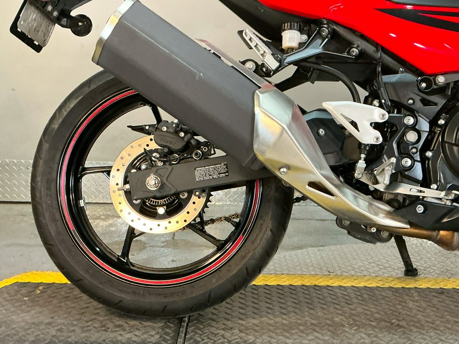 2025 Kawasaki Ninja® 500 SE ABS