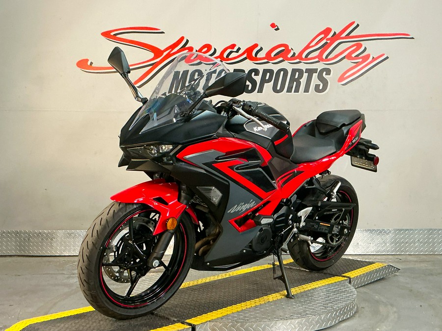 2025 Kawasaki Ninja® 500 SE ABS