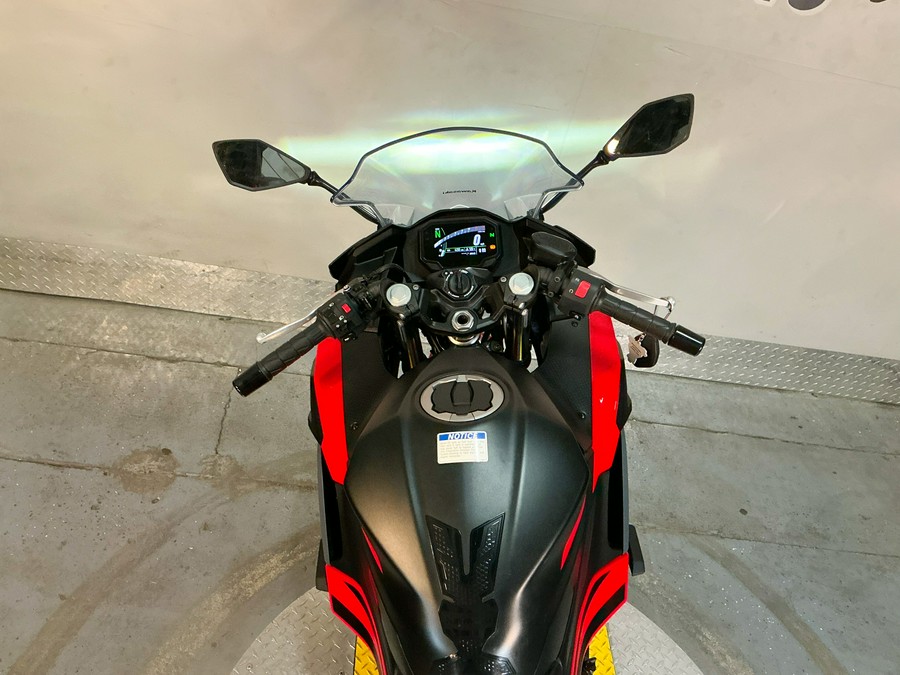 2025 Kawasaki Ninja® 500 SE ABS