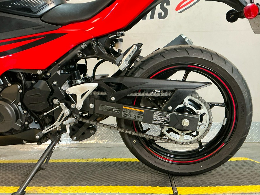 2025 Kawasaki Ninja® 500 SE ABS