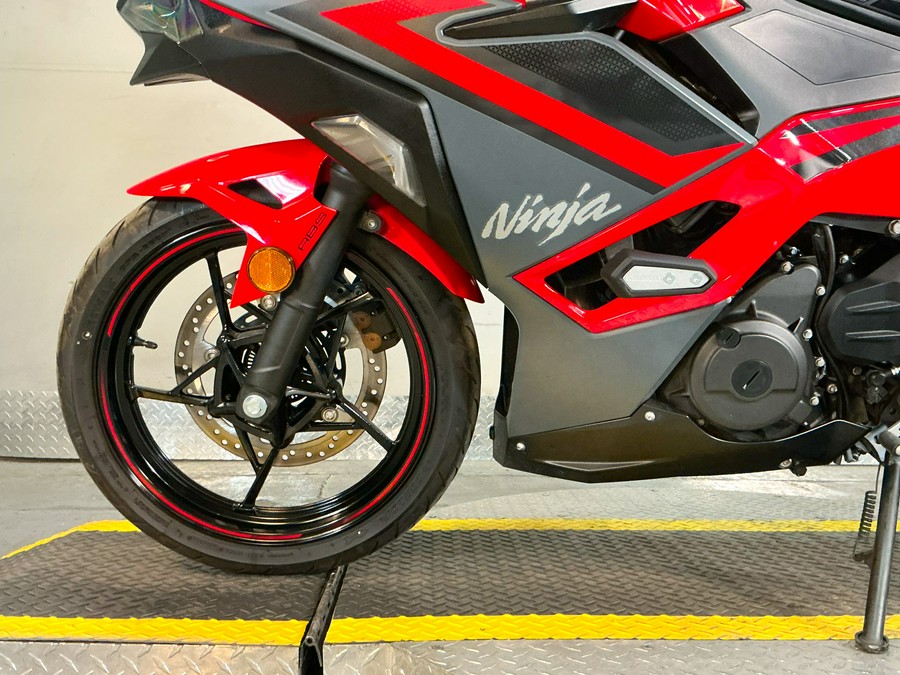 2025 Kawasaki Ninja® 500 SE ABS