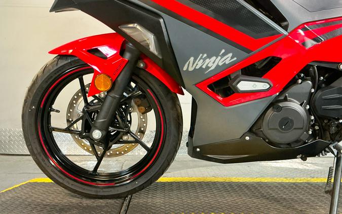 2025 Kawasaki Ninja® 500 SE ABS