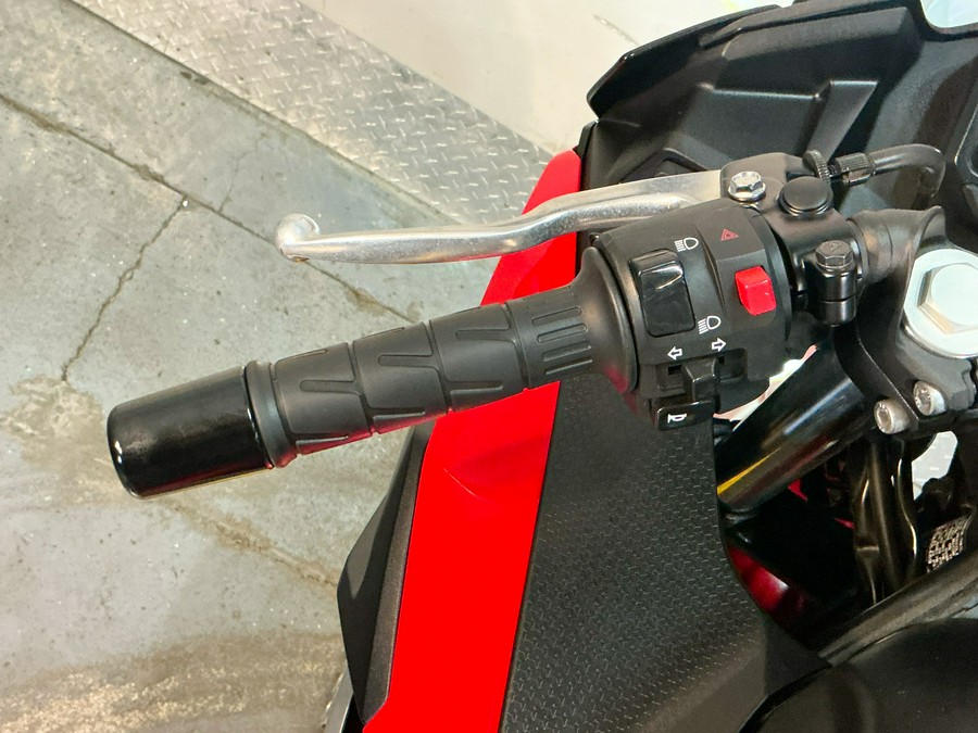 2025 Kawasaki Ninja® 500 SE ABS