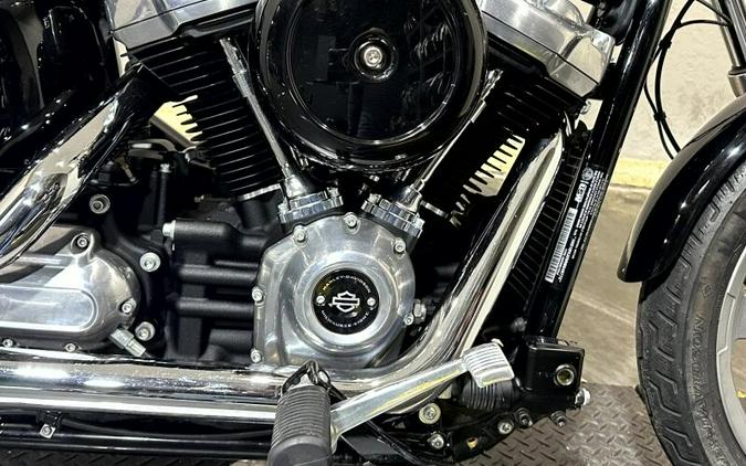 Harley-Davidson® Softail™ Standard 2024 FXST 049772A VIVID BLACK
