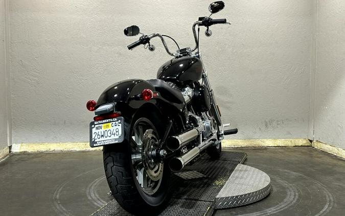 Harley-Davidson® Softail™ Standard 2024 FXST 049772A VIVID BLACK