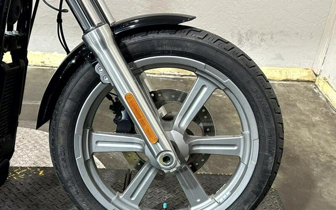 Harley-Davidson® Softail™ Standard 2024 FXST 049772A VIVID BLACK