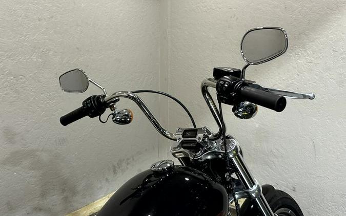 Harley-Davidson® Softail™ Standard 2024 FXST 049772A VIVID BLACK