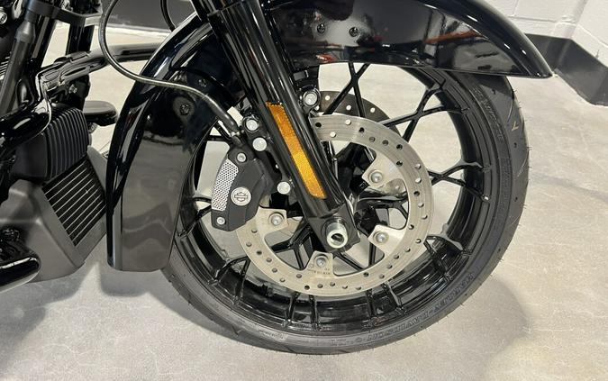 2022 Harley-Davidson® Road Glide® Special Vivid Black - Black Finish FLTRXS