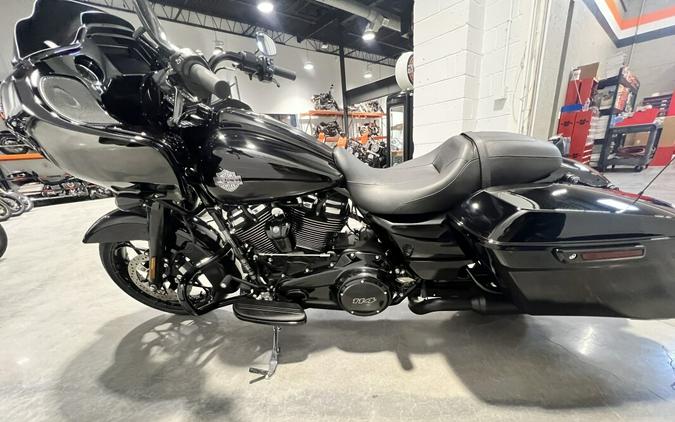 2022 Harley-Davidson® Road Glide® Special Vivid Black - Black Finish FLTRXS