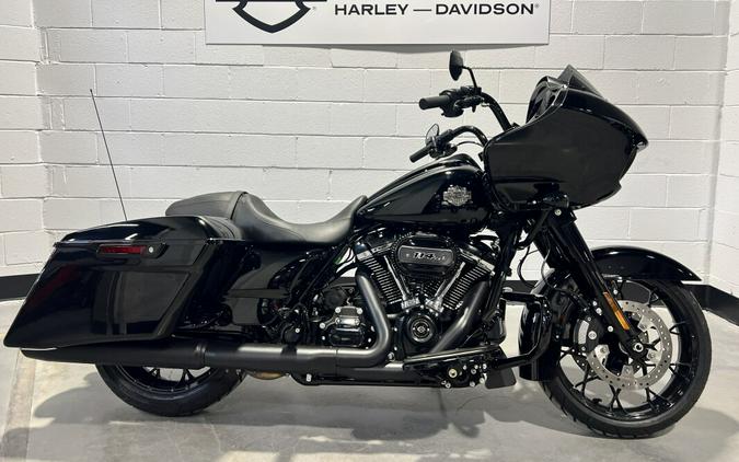 2022 Harley-Davidson® Road Glide® Special Vivid Black - Black Finish FLTRXS