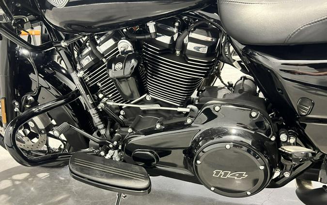 2022 Harley-Davidson® Road Glide® Special Vivid Black - Black Finish FLTRXS