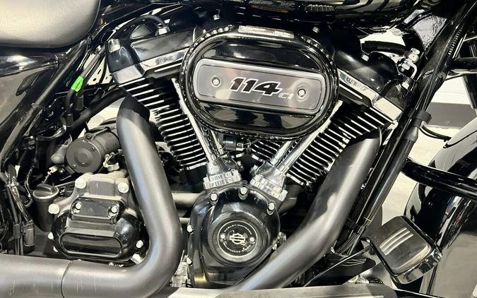 2022 Harley-Davidson® Road Glide® Special Vivid Black - Black Finish FLTRXS