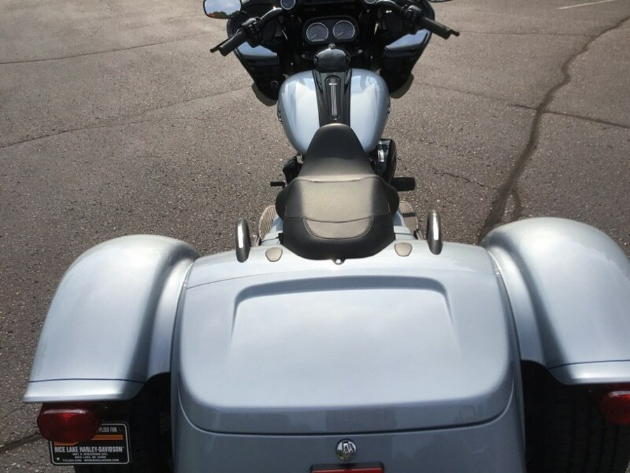 2024 Harley-Davidson® Road Glide® 3 Atlas Silver Metallic - Black Finish