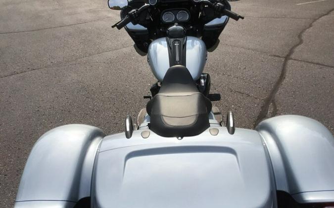 2024 Harley-Davidson® Road Glide® 3 Atlas Silver Metallic - Black Finish