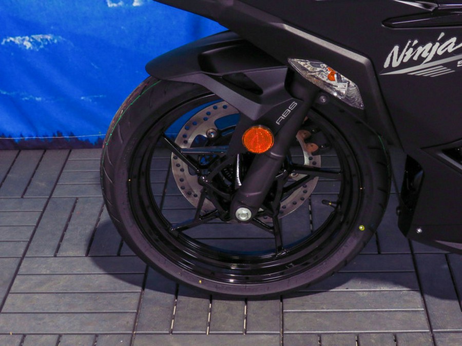 2026 Kawasaki Ninja 500 ABS Metallic Flat Spark Black