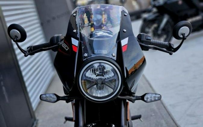 2026 Triumph Thruxton 400 Phantom Black / Aluminium Silver
