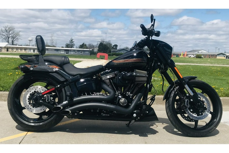 2016 Harley-Davidson® FXSE PRO STREET BREAKOUT