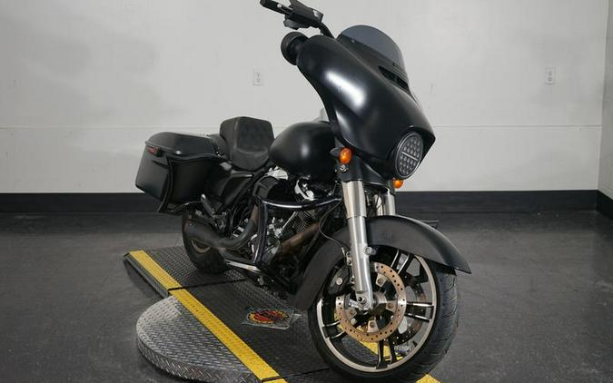 2017 Harley-Davidson® FLHXS - Street Glide® Special