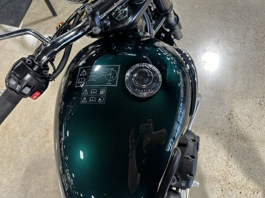 2024 Triumph Bonneville T100 Competition Green/Ironstone