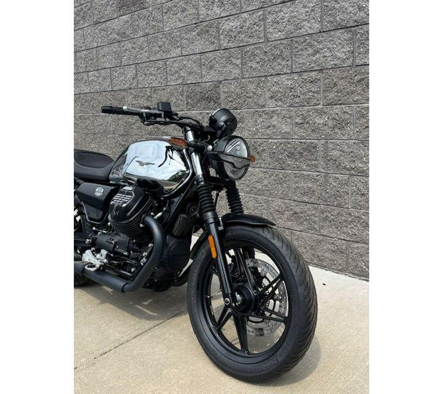 2025 Moto Guzzi V7 Stone