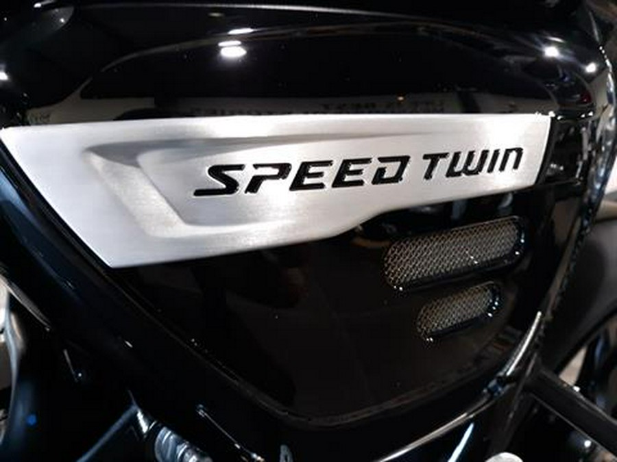 2023 Triumph SPEED TWIN BREITLING