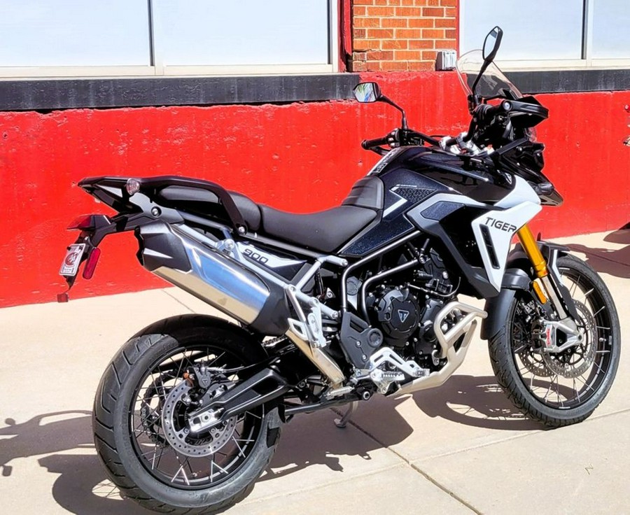 2024 Triumph Tiger 900 Rally Pro Carbon Black / Sapphire Black