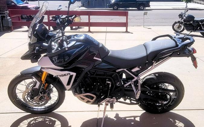 2024 Triumph Tiger 900 Rally Pro Carbon Black / Sapphire Black