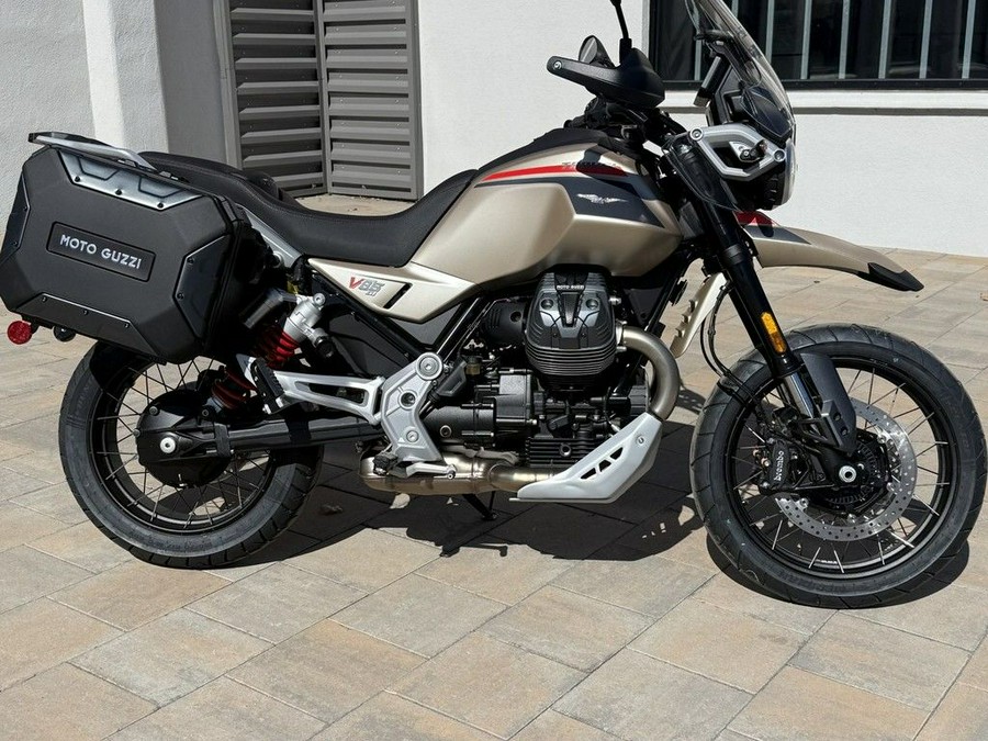 2025 Moto Guzzi V85 TT Travel