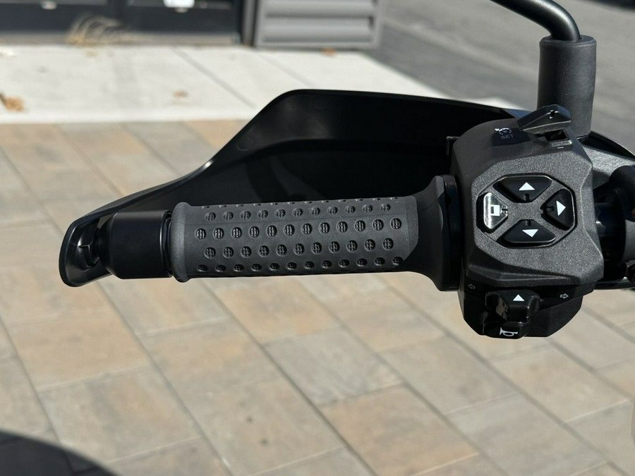 2025 Moto Guzzi V85 TT Travel