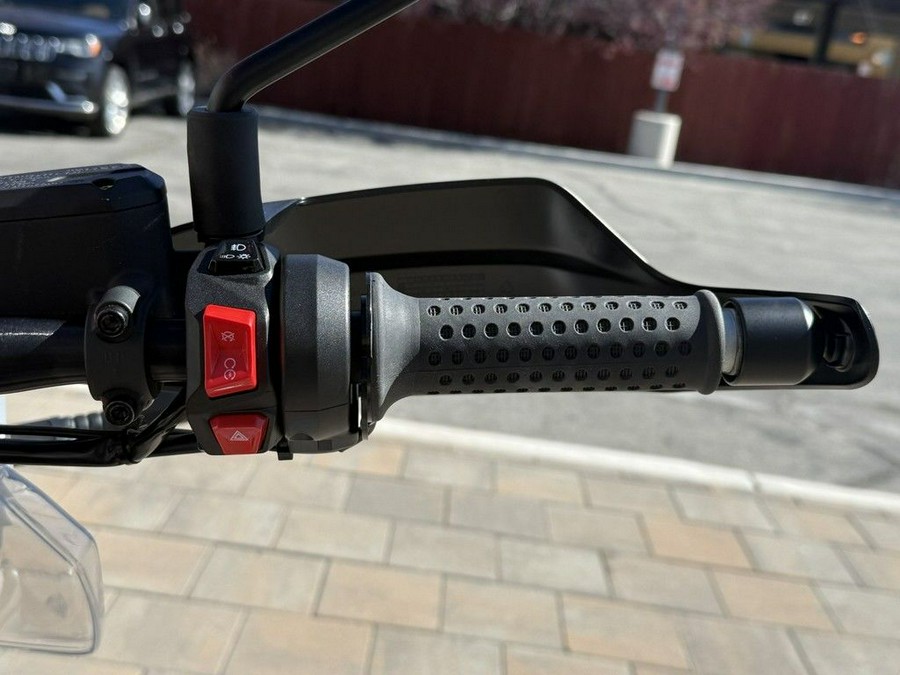 2025 Moto Guzzi V85 TT Travel