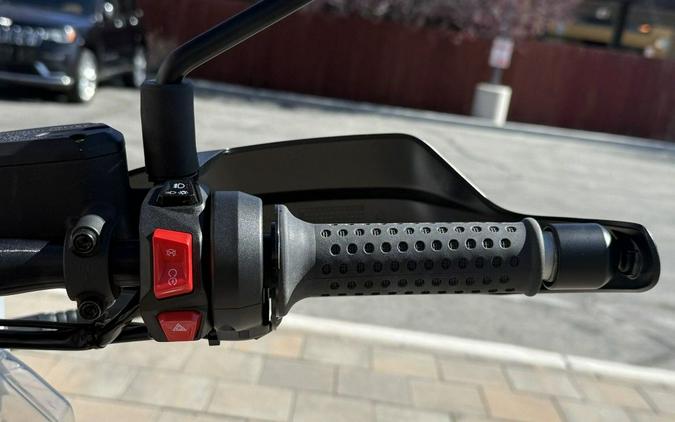 2025 Moto Guzzi V85 TT Travel