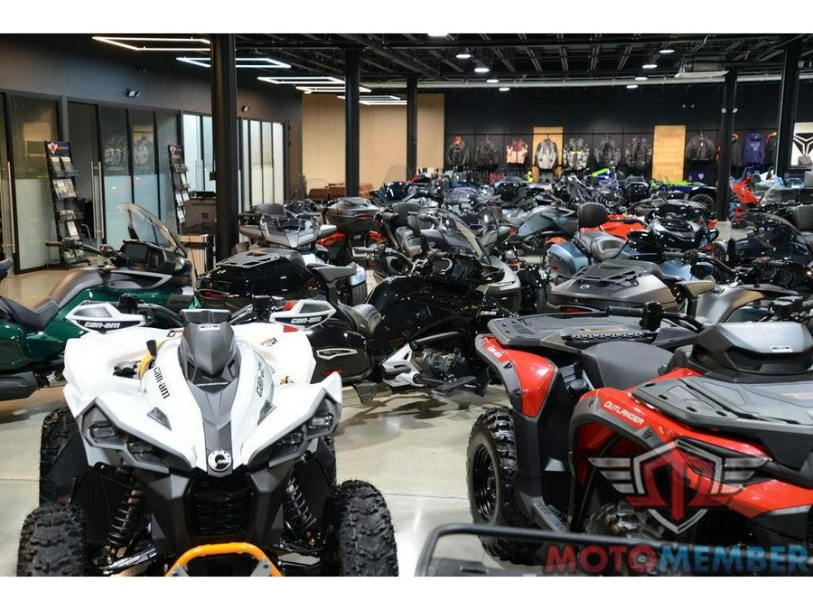 2025 Can-Am Defender MAX Lone Star HD10