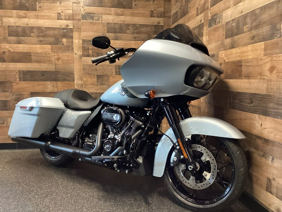 2023 Harley-Davidson Road Glide Special Atlas Silver Metallic - Black Finish