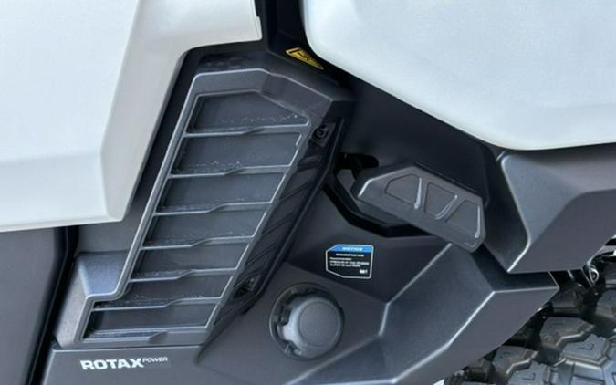 2027 Can-Am Defender XU MAX Limited HD11