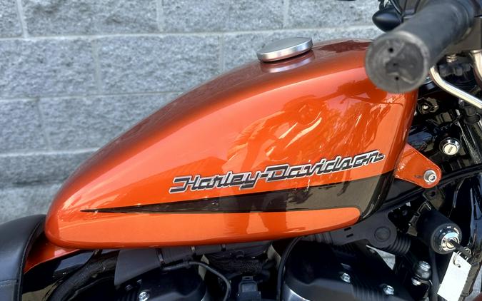2020 Harley-Davidson® Iron 883™ SRCHORG/SLVFLUX W/PINSTRIPE