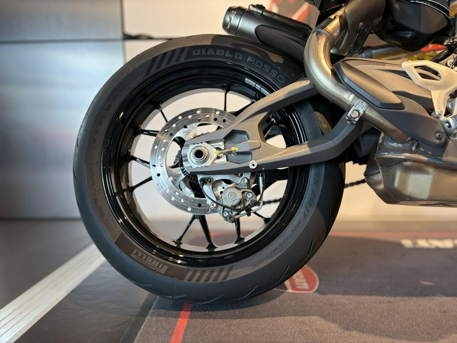 2026 Ducati STREETFIGHTER V2