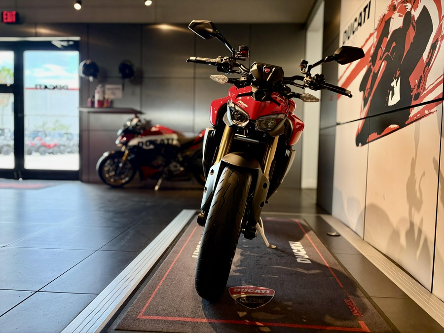 2026 Ducati STREETFIGHTER V2