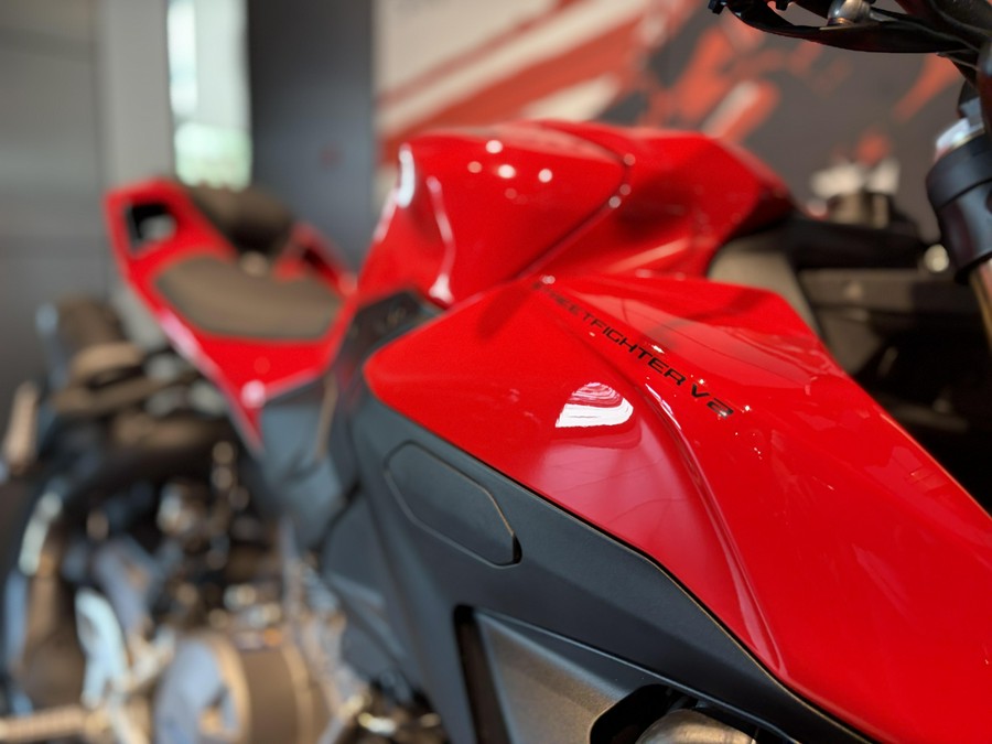 2026 Ducati STREETFIGHTER V2