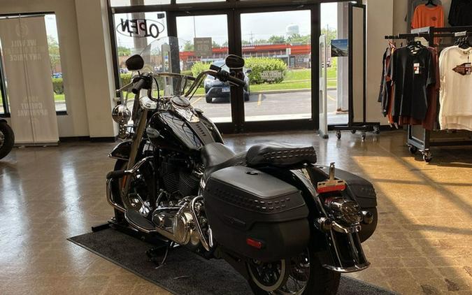 2022 Harley-Davidson Softail FLHCS - Heritage Classic 114