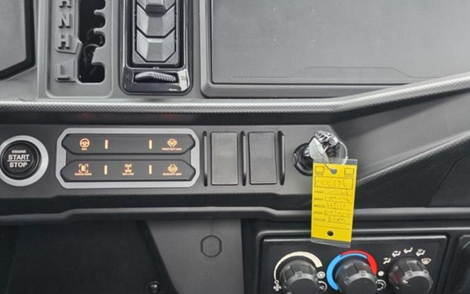 2026 Can-Am® Defender XT CAB HD11