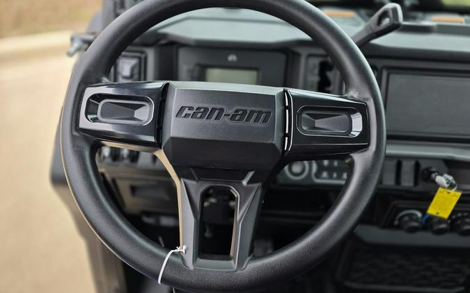 2026 Can-Am® Defender XT CAB HD11