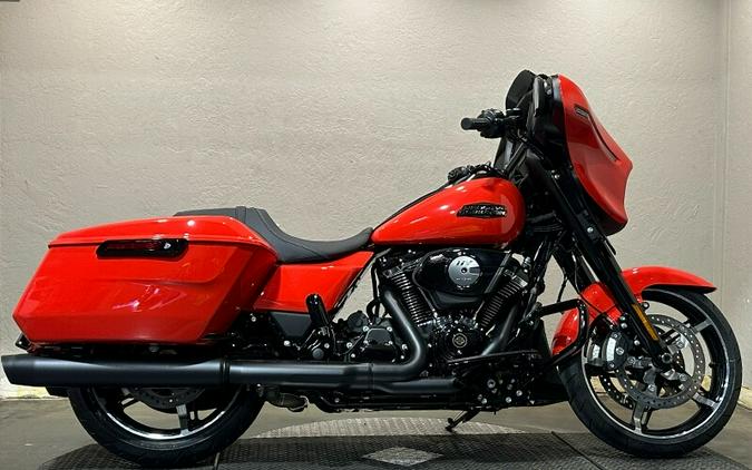 2026 Harley-Davidson® Street Glide® BLOOD ORANGE