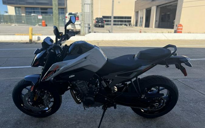 2024 KTM Duke 790