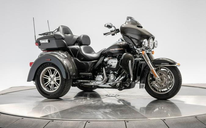 2019 Harley-Davidson FLHTCUTG Tri Glide Ultra in Silver Flux and Black Fuse with 4,667 miles