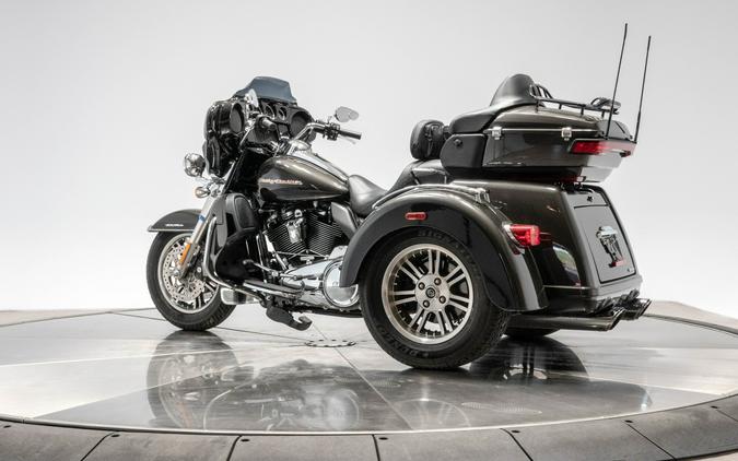 2019 Harley-Davidson FLHTCUTG Tri Glide Ultra in Silver Flux and Black Fuse with 4,667 miles
