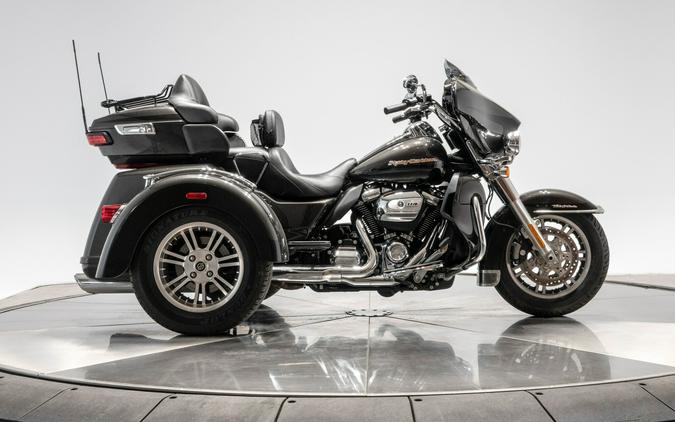2019 Harley-Davidson FLHTCUTG Tri Glide Ultra in Silver Flux and Black Fuse with 4,667 miles