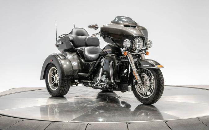 2019 Harley-Davidson FLHTCUTG Tri Glide Ultra in Silver Flux and Black Fuse with 4,667 miles