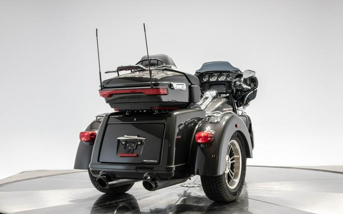 2019 Harley-Davidson FLHTCUTG Tri Glide Ultra in Silver Flux and Black Fuse with 4,667 miles