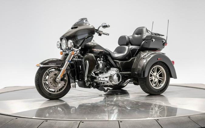 2019 Harley-Davidson FLHTCUTG Tri Glide Ultra in Silver Flux and Black Fuse with 4,667 miles