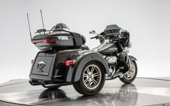 2019 Harley-Davidson FLHTCUTG Tri Glide Ultra in Silver Flux and Black Fuse with 4,667 miles